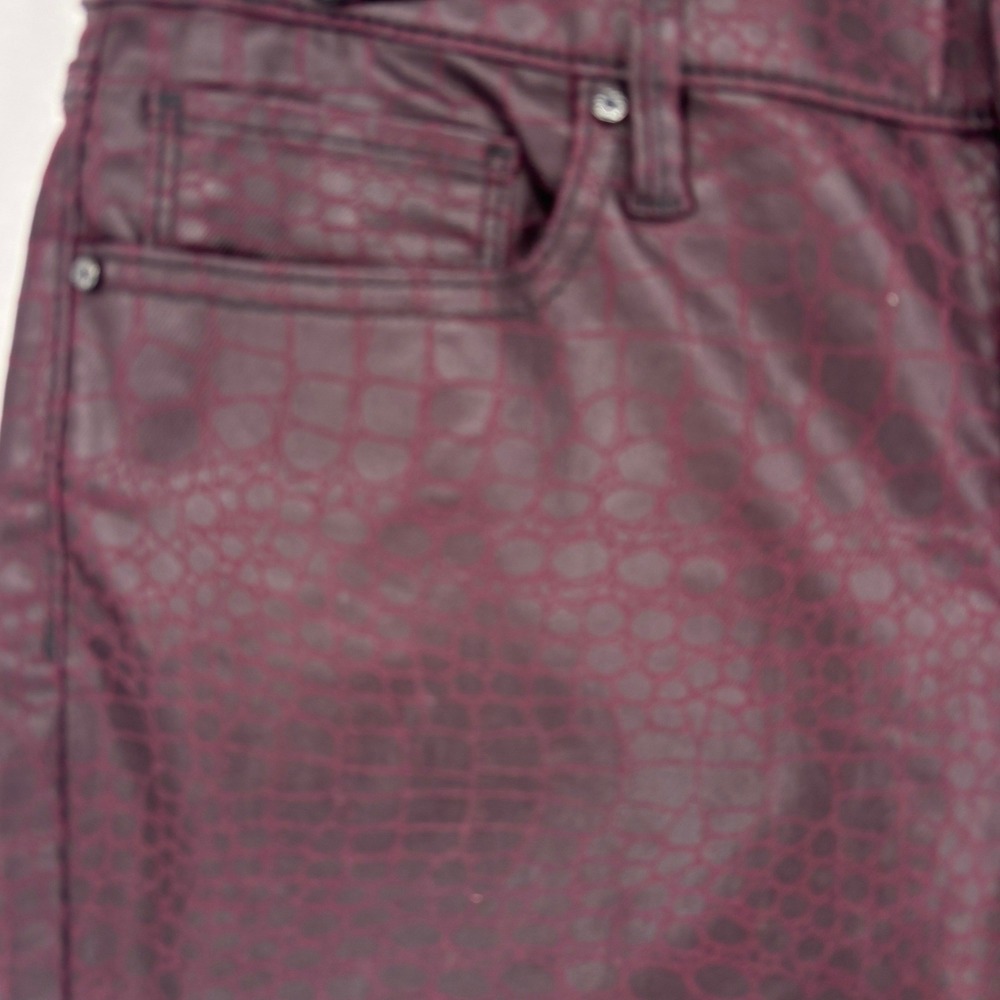 White House Black Market Burgundy Textured Skinny Pants Faux Croc Size 6 - Picture 3 of 8
